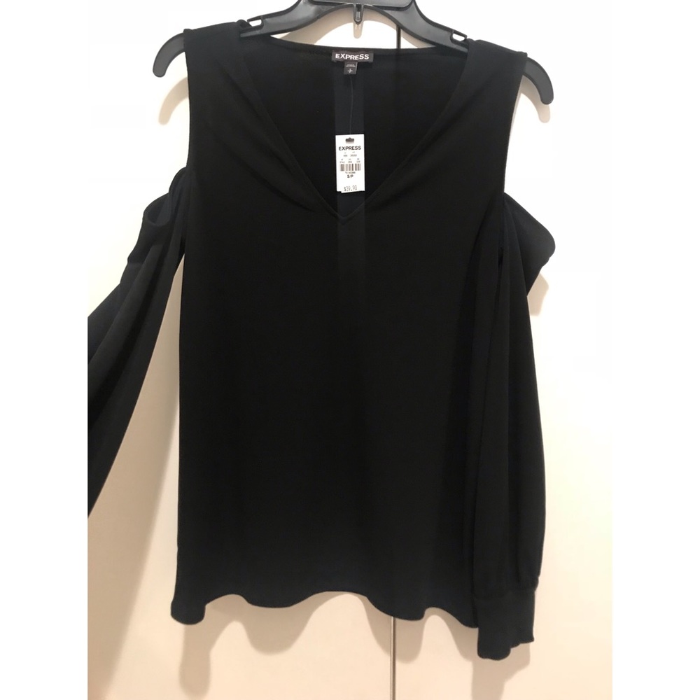 Long sleeve, cold shoulder top
